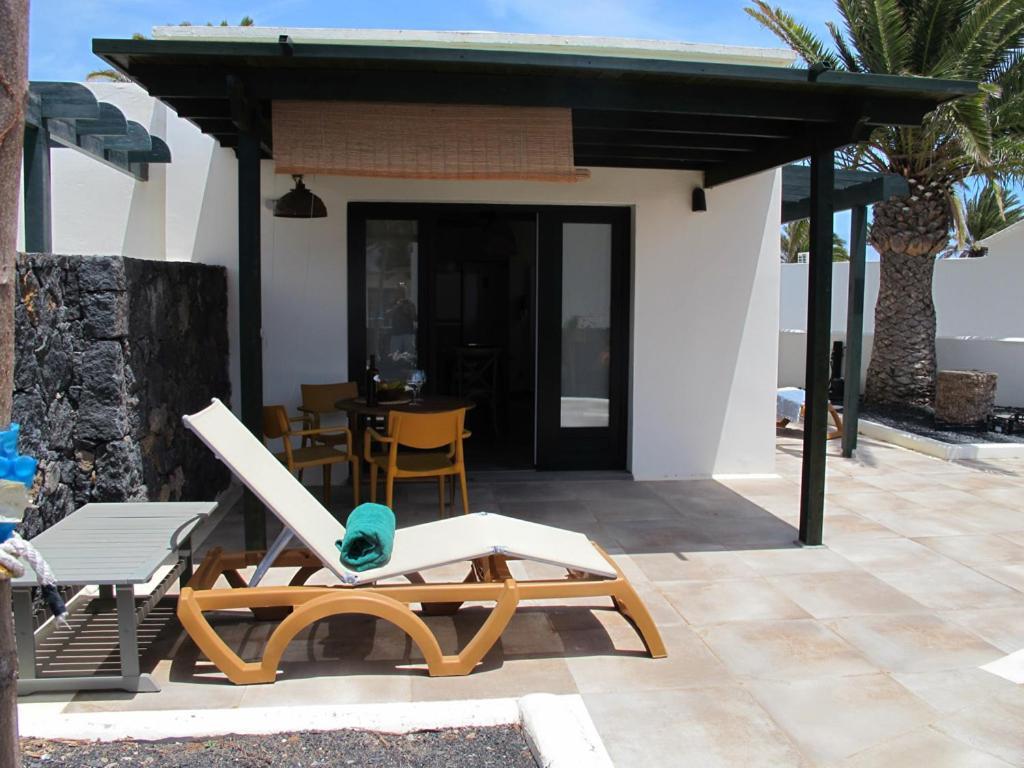 Bungalow Goa Pool View, Playa Roca Residence Sea Front Access - Free Ac - Wifi Costa Teguise Exteriör bild