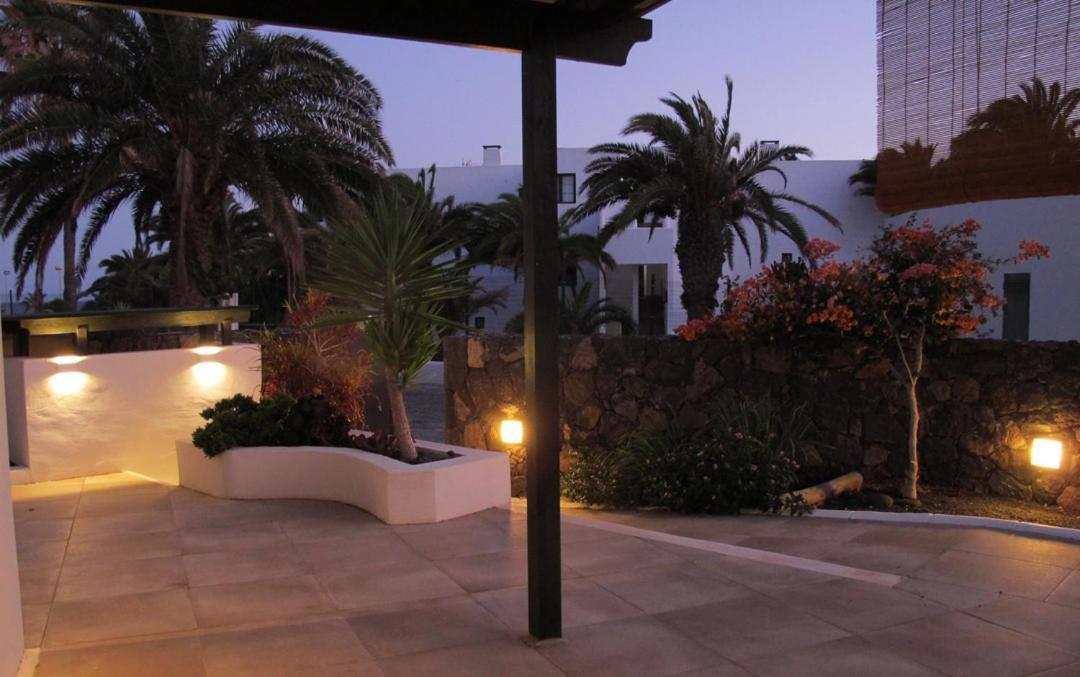 Bungalow Goa Pool View, Playa Roca Residence Sea Front Access - Free Ac - Wifi Costa Teguise Exteriör bild