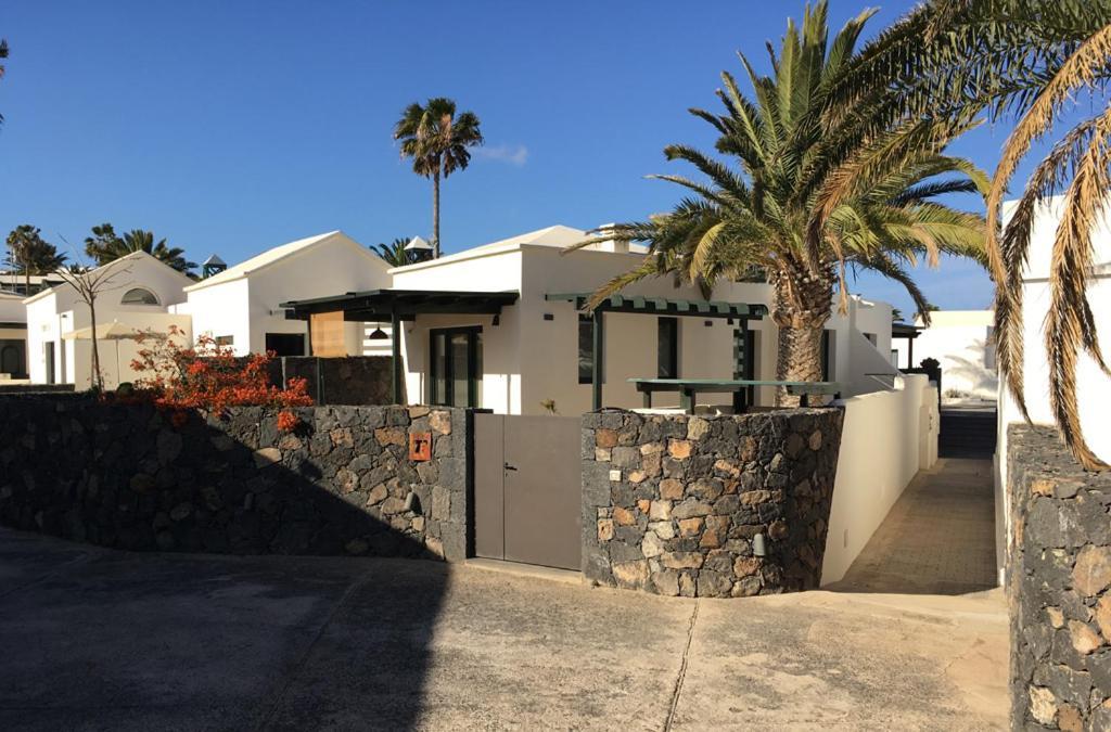 Bungalow Goa Pool View, Playa Roca Residence Sea Front Access - Free Ac - Wifi Costa Teguise Exteriör bild