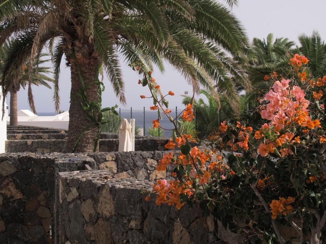 Bungalow Goa Pool View, Playa Roca Residence Sea Front Access - Free Ac - Wifi Costa Teguise Exteriör bild