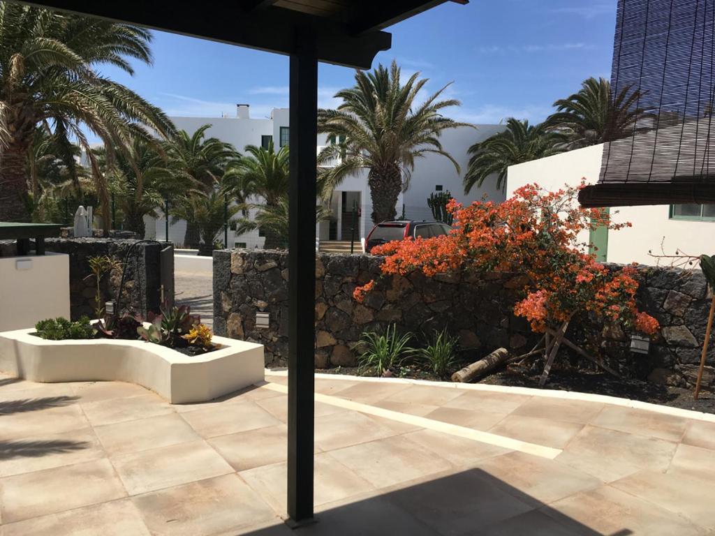 Bungalow Goa Pool View, Playa Roca Residence Sea Front Access - Free Ac - Wifi Costa Teguise Exteriör bild