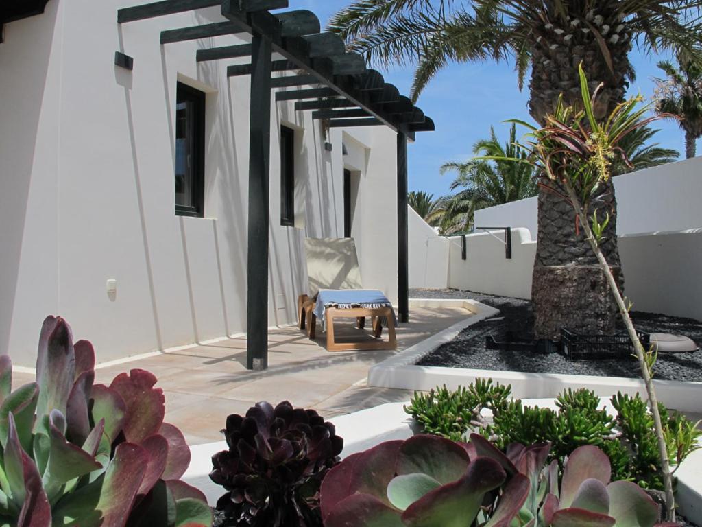 Bungalow Goa Pool View, Playa Roca Residence Sea Front Access - Free Ac - Wifi Costa Teguise Exteriör bild