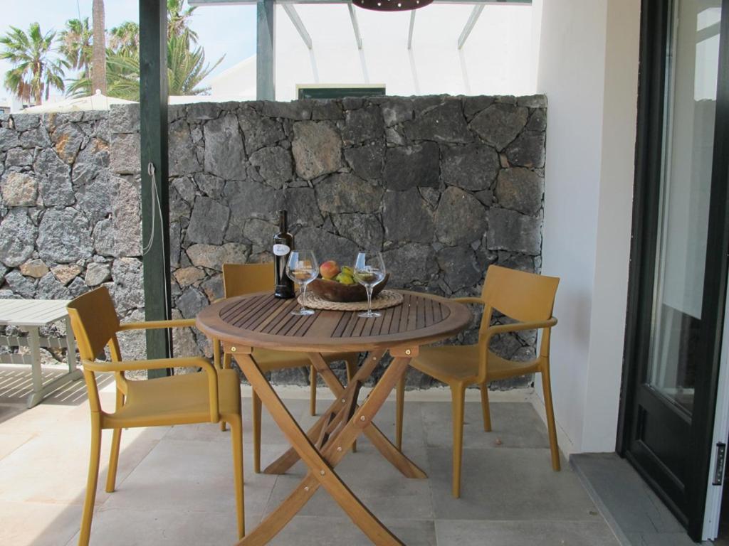 Bungalow Goa Pool View, Playa Roca Residence Sea Front Access - Free Ac - Wifi Costa Teguise Exteriör bild