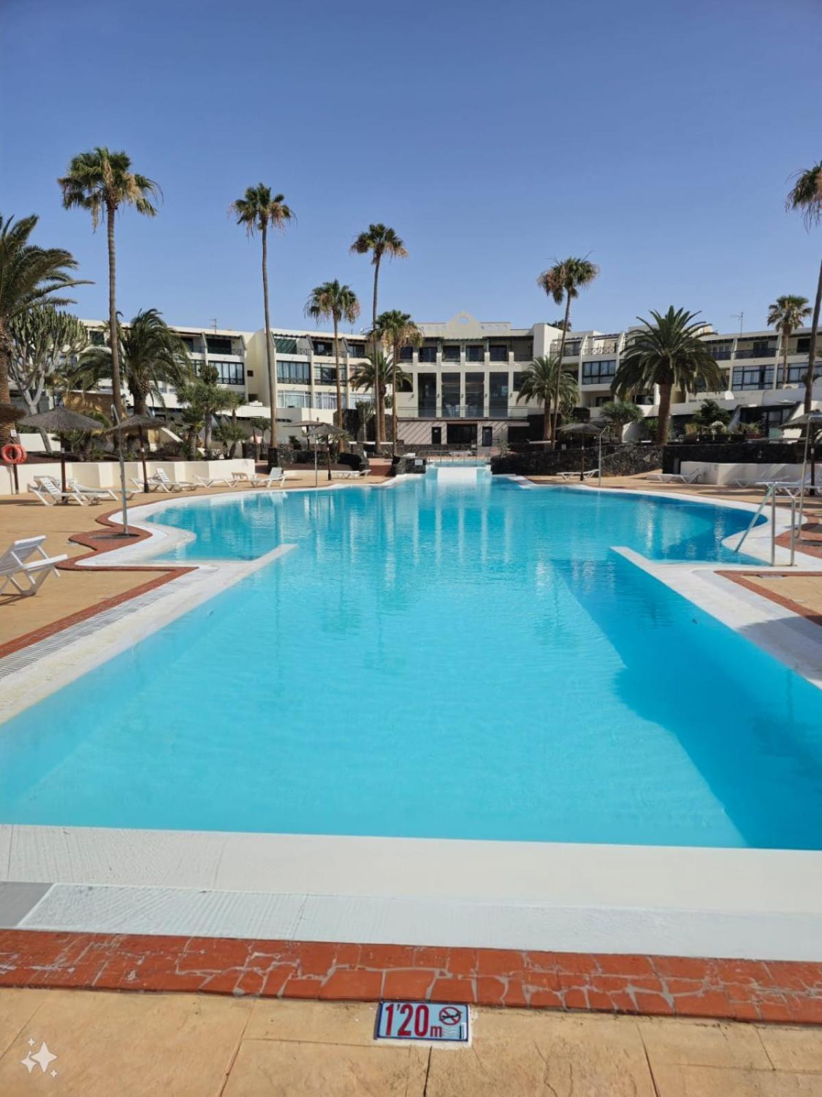 Bungalow Goa Pool View, Playa Roca Residence Sea Front Access - Free Ac - Wifi Costa Teguise Exteriör bild