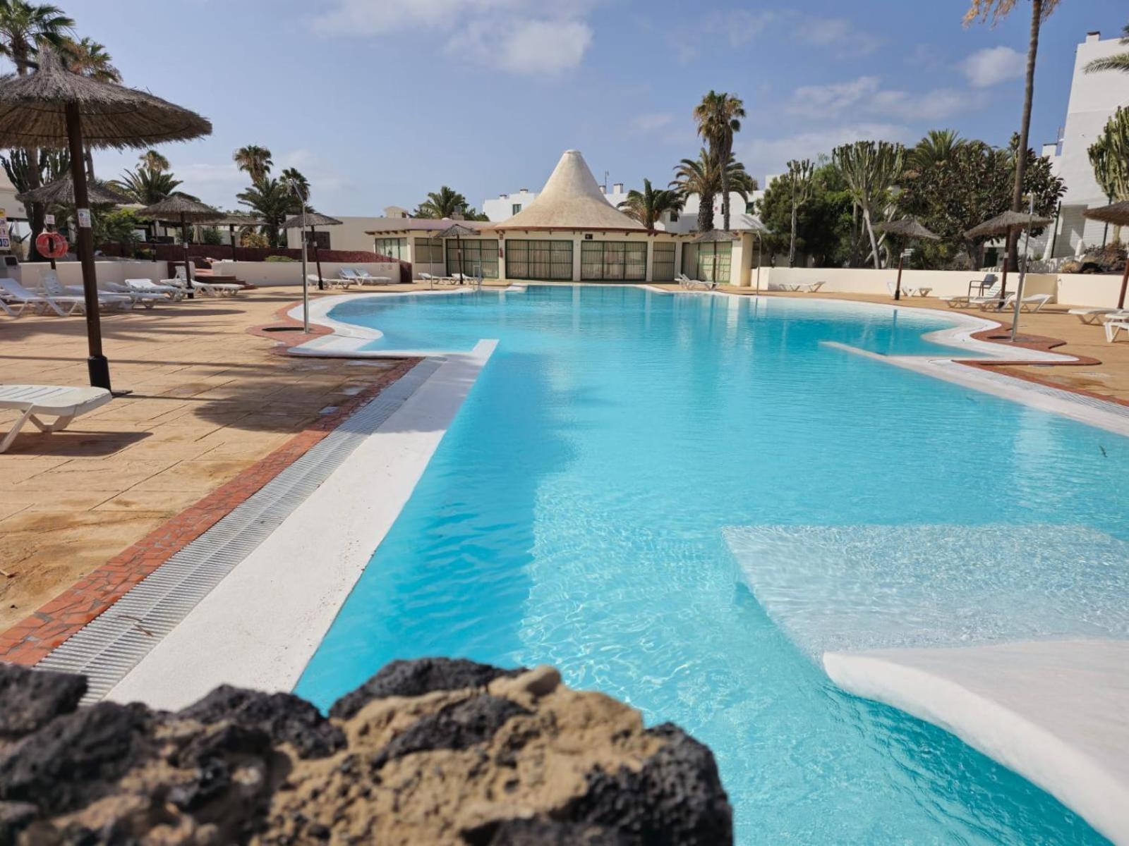 Bungalow Goa Pool View, Playa Roca Residence Sea Front Access - Free Ac - Wifi Costa Teguise Exteriör bild